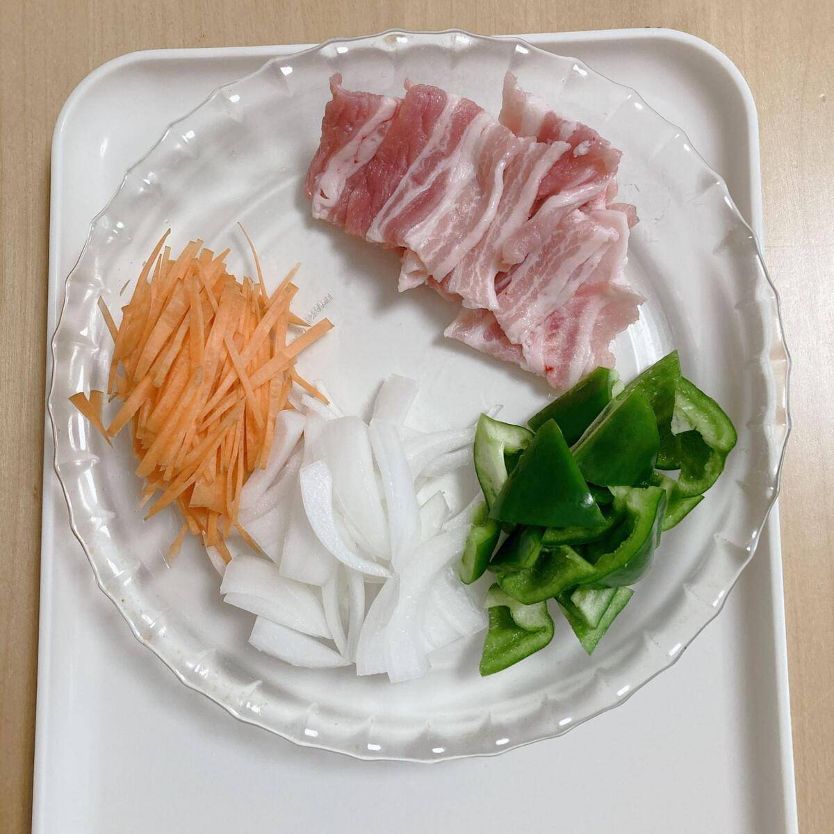 マルちゃん公式の「目玉焼きのっけ！ピーマンと豚肉の焼そば」のレシピ