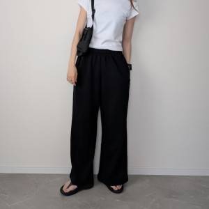 【2025年8月】着痩せ効果絶大……！太って見えないユニクロパンツコーデ5選
