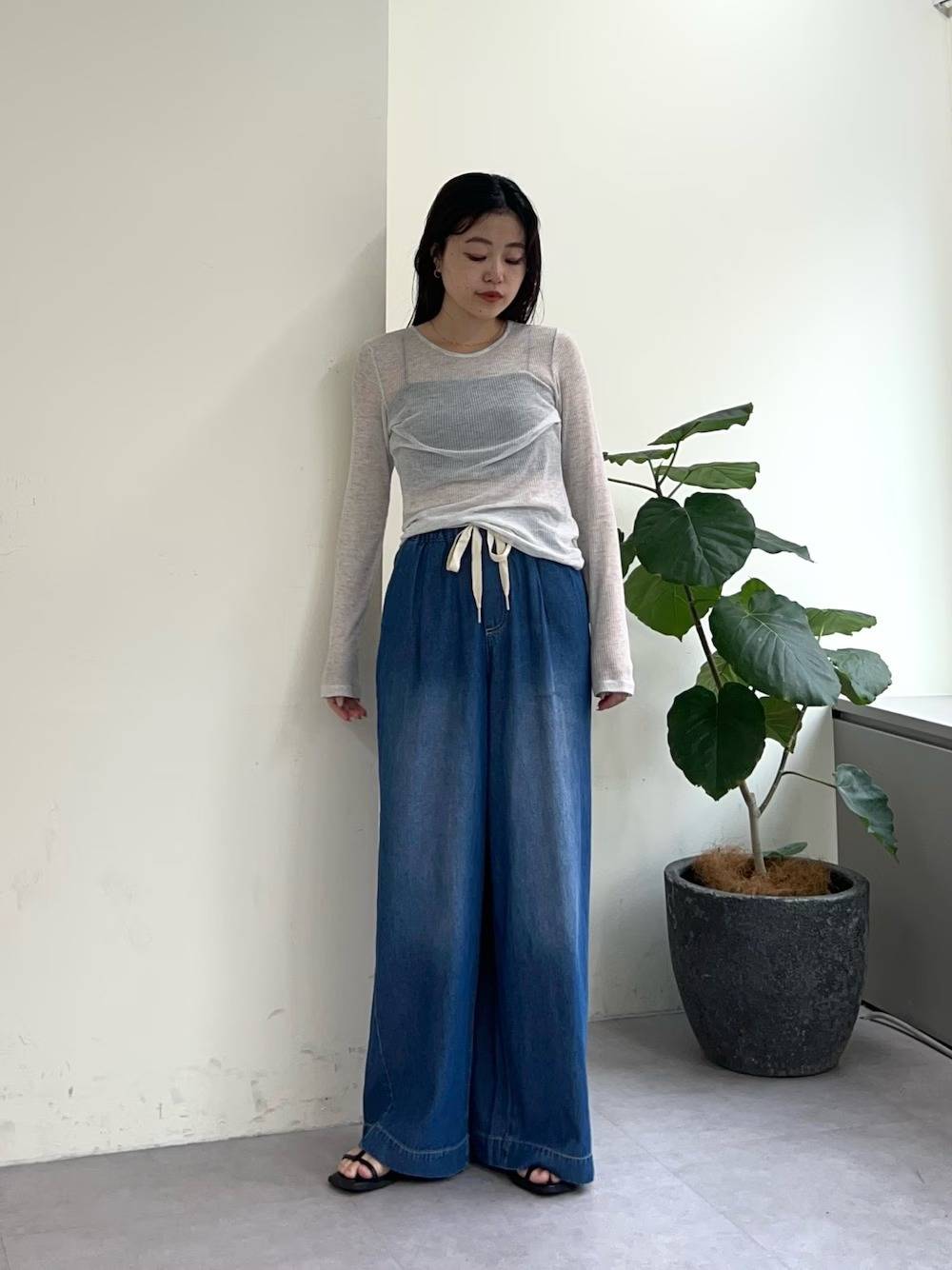シアートップスの透け感を生かす♡