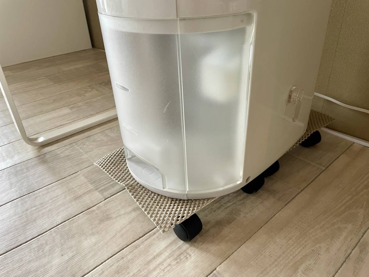 花台にのせた家電のアップ