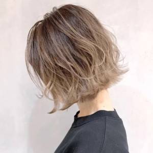 白髪が際立たない！大人女子が若返るヘアカラー5つ〜2025年8月〜