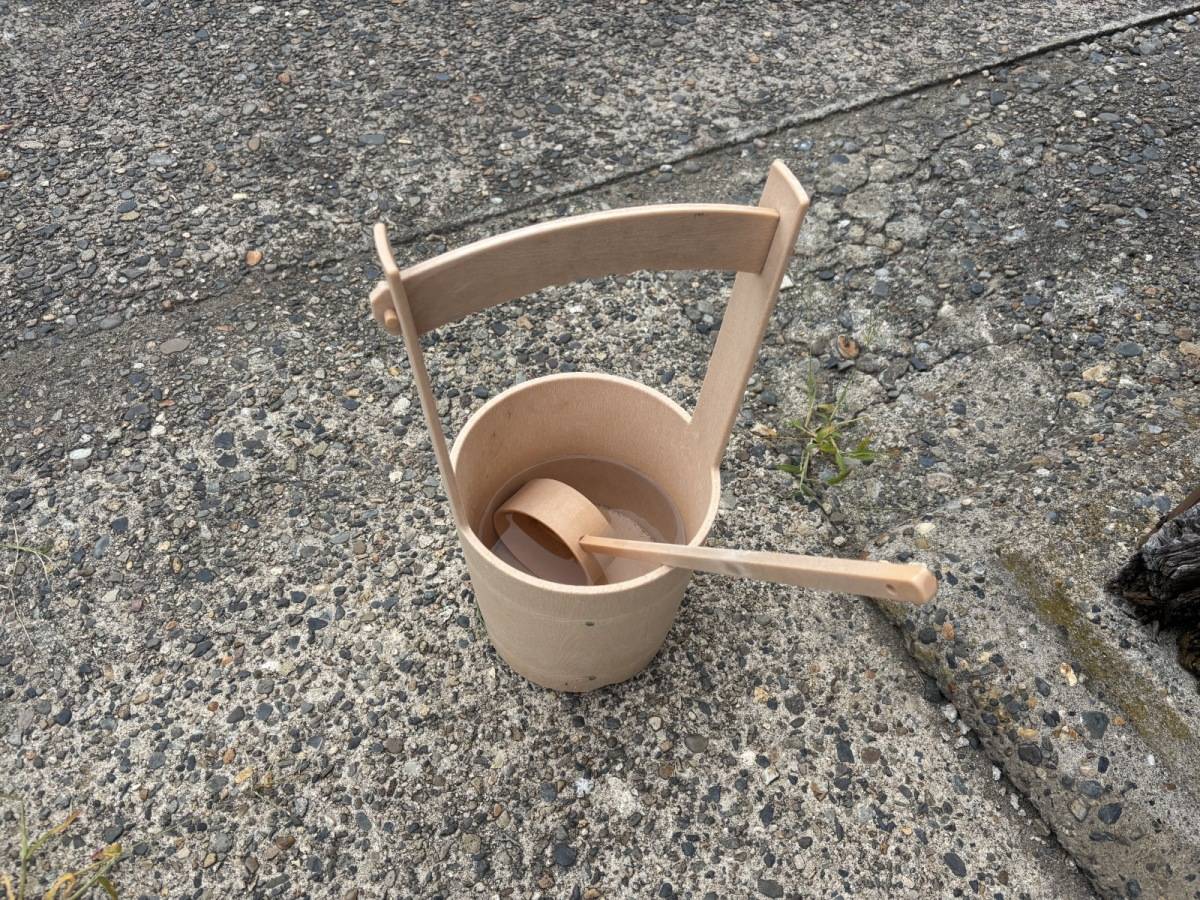 お墓を洗うためのバケツ