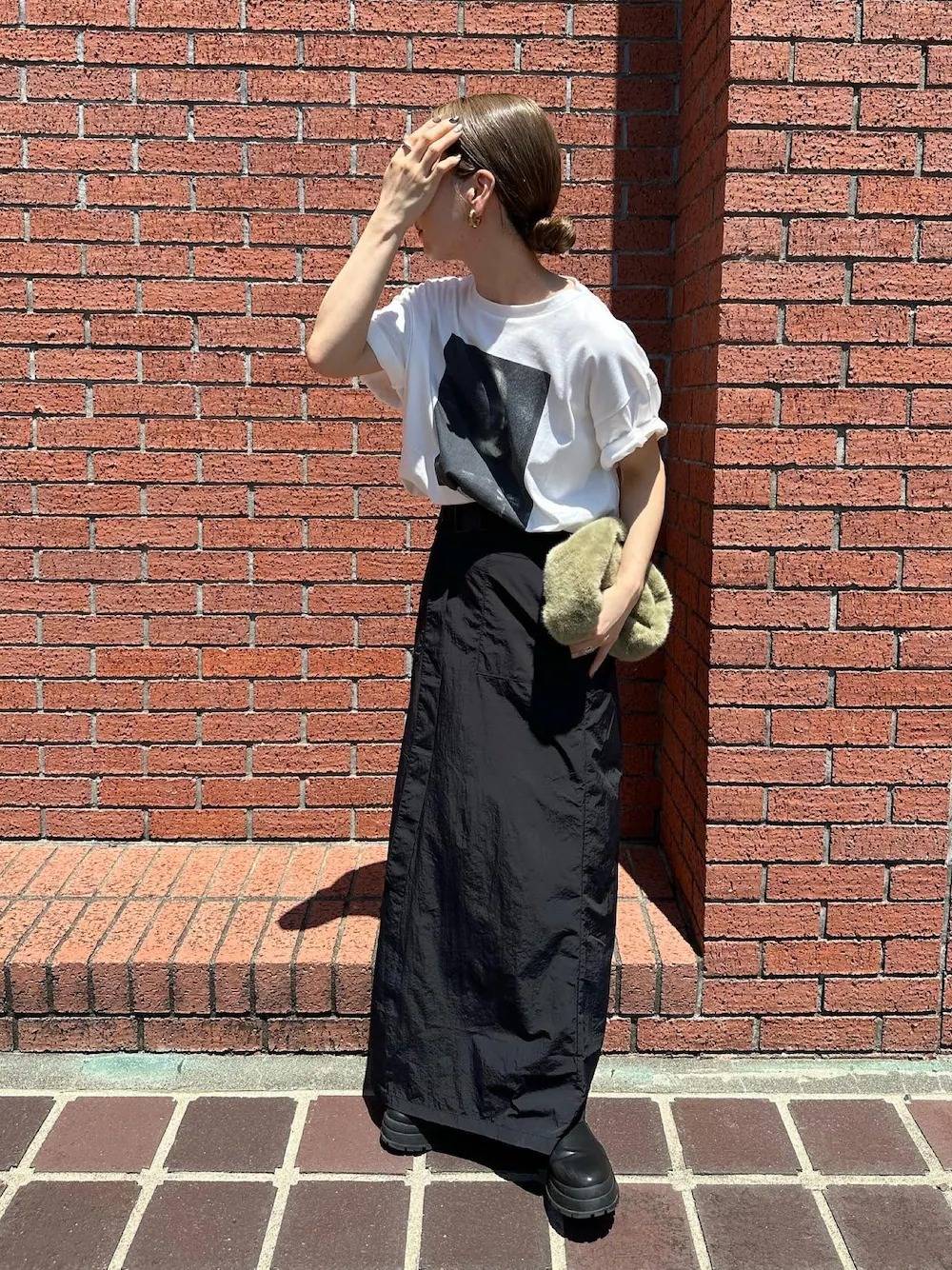 プリントTシャツ×ワークスカート