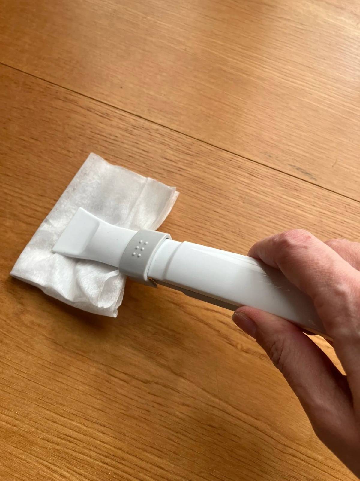 ダイソーシートをはさめる！キッチンお掃除用らくらくグリップ−３