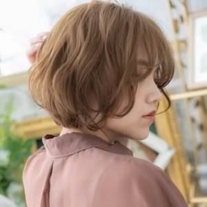 “白髪”が気になり出したら……！40代女子が垢抜けるヘアカラー5選