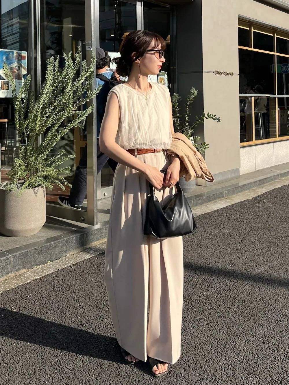 ベージュのワントーンコーデ