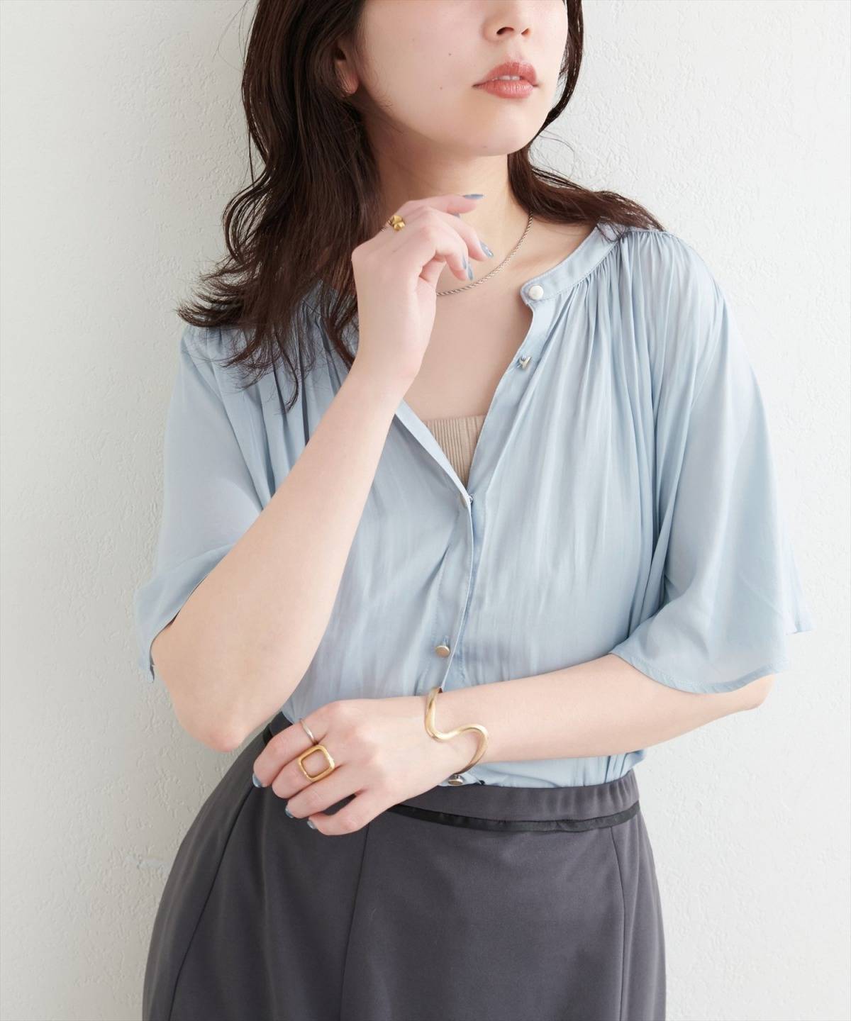 natural couture とろみサテンフレア袖ギャザーブラウス