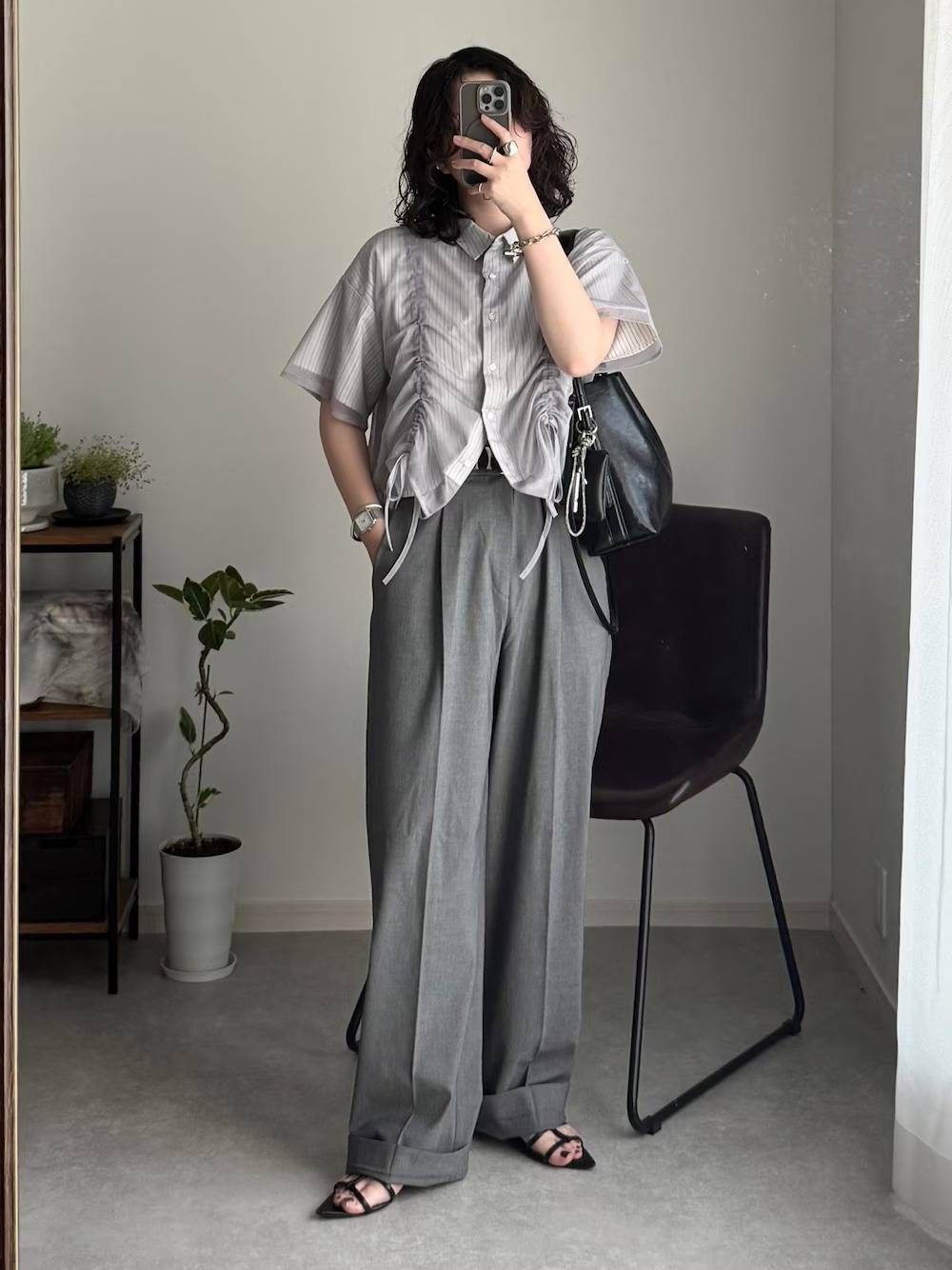シャーリングデザインのシャツを合わせる♡