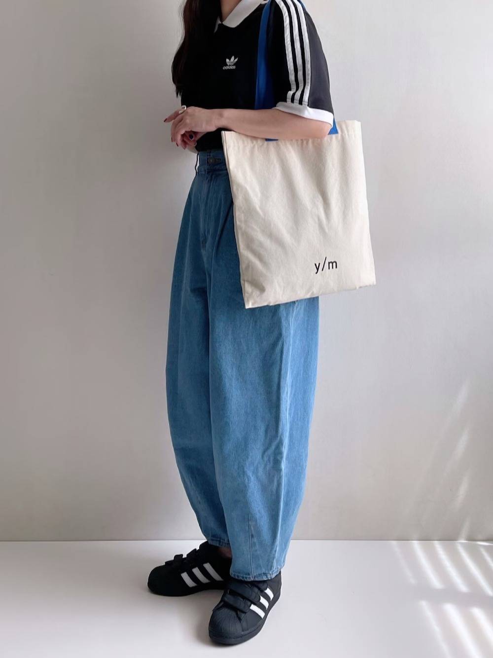 サイドライントップス×カーブデニムパンツ