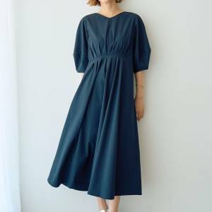 ぽっちゃり感、拾わない！2025年晩夏に買うべき「ゆるワンピース」5着