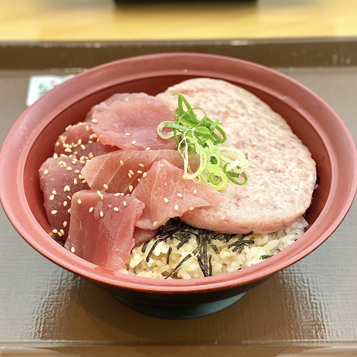 すき家の「まぐろ鉄火たたき丼」