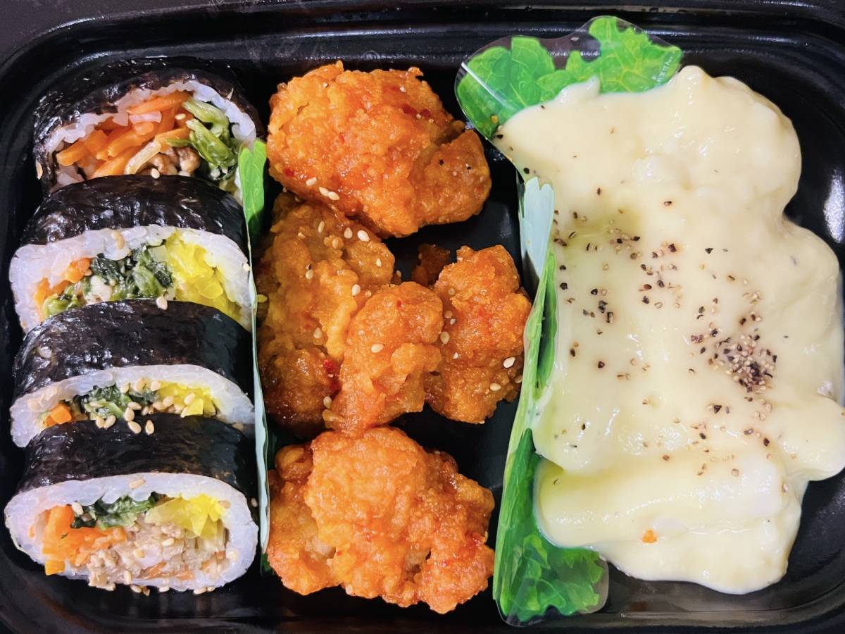 キンパ・ヤンニョム風味の唐揚げ・カルボナーラ味のトッポギがコラボ！