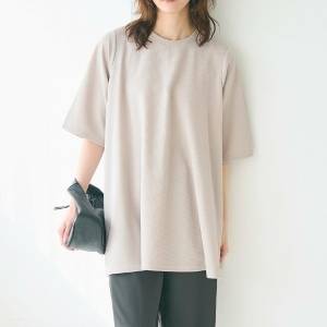 こんなに腰回りが気にならないなんて！2025年晩夏注目のトップス5枚