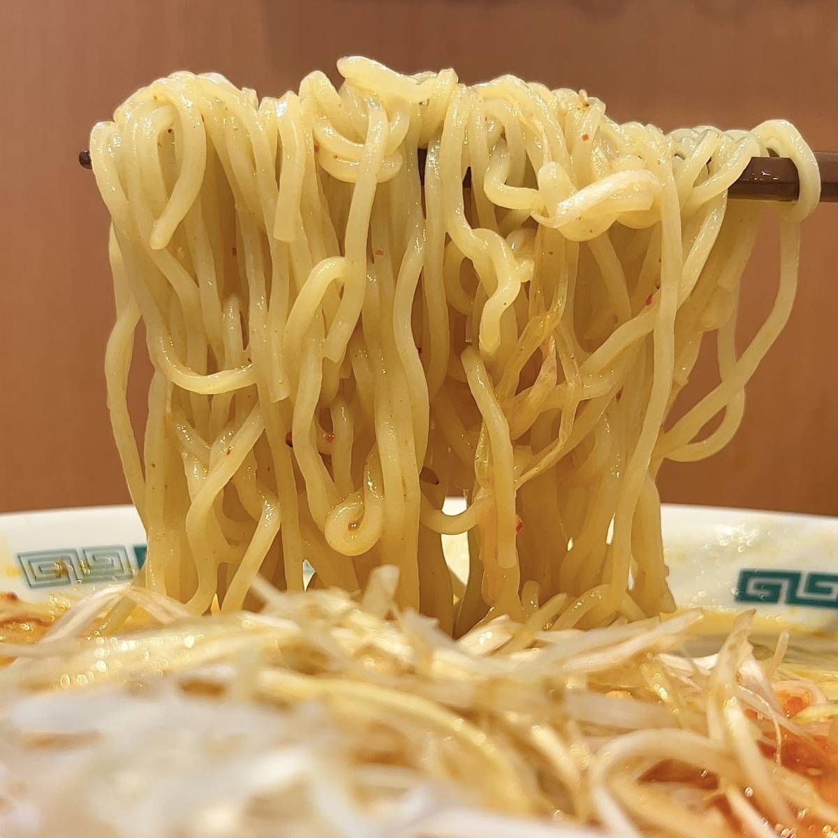 日高屋の「ピリ辛とんこつネギチャーシューメン」