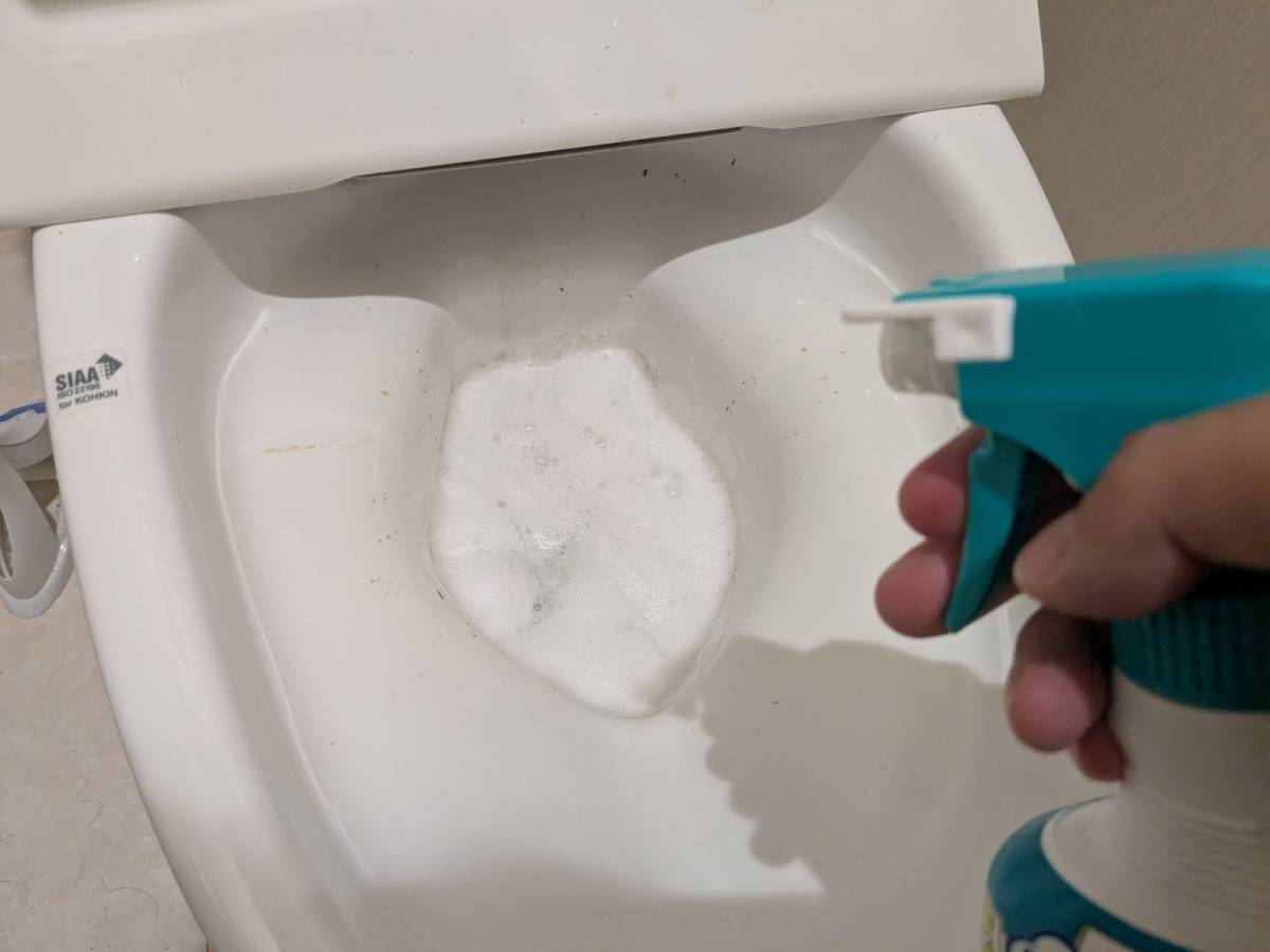 【トイレ掃除】がむちゃくちゃ簡単に！！1枚のシートがどんどん汚れを消していく！！