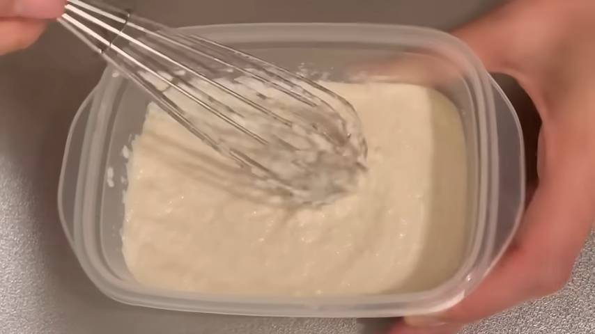 豆腐を滑らかになるまで混ぜる