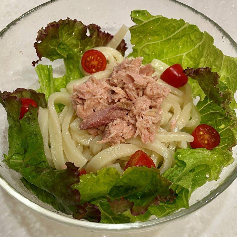いなば公式の「ツナサラダうどん」のレシピ