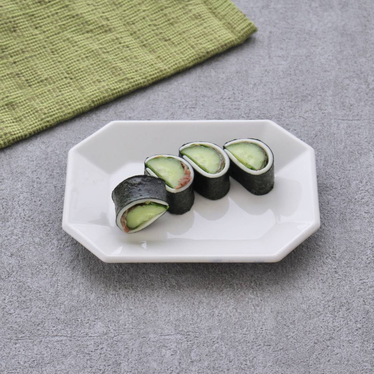 JAグループ公式の「お弁当に！きゅうりのおかか梅チーズのり巻き♪」のレシピ