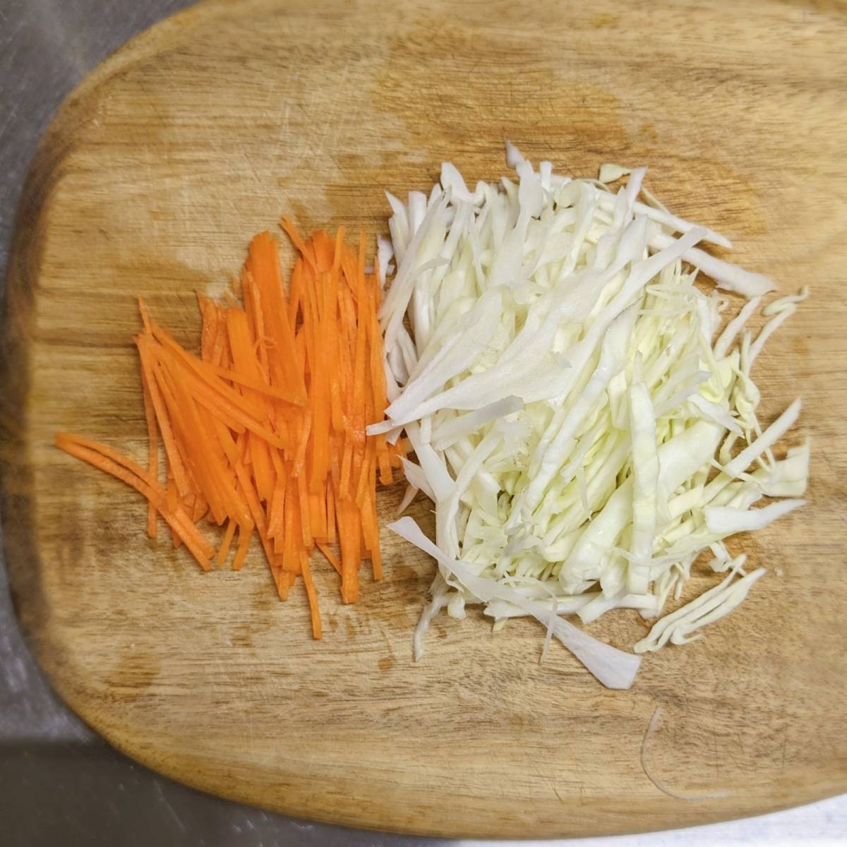 JAグループ公式の「キャベツと人参のカレー風味サラダ」のレシピ