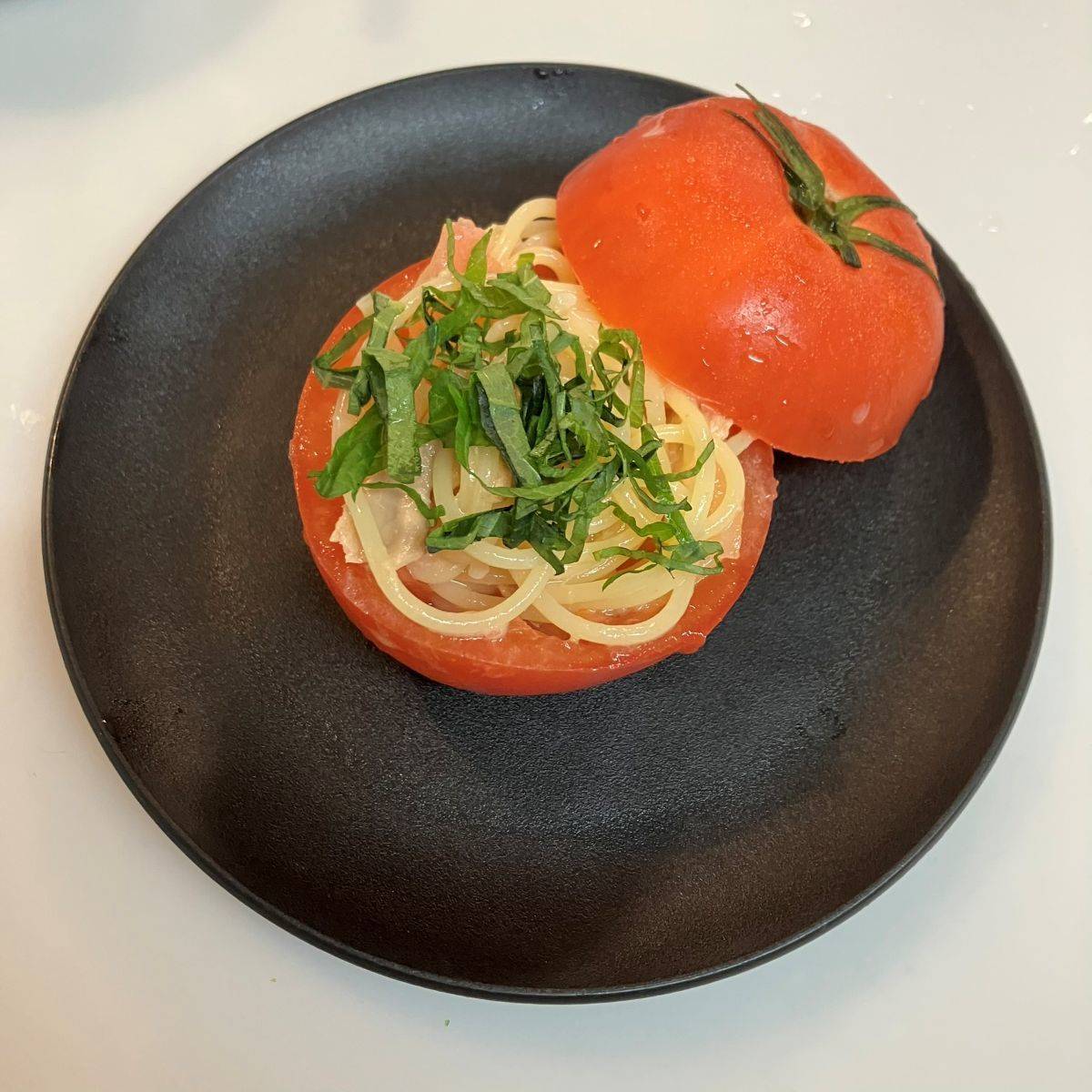 マ・マー公式の「おしゃれにアレンジ！トマトカップの冷製ツナパスタ」のレシピ