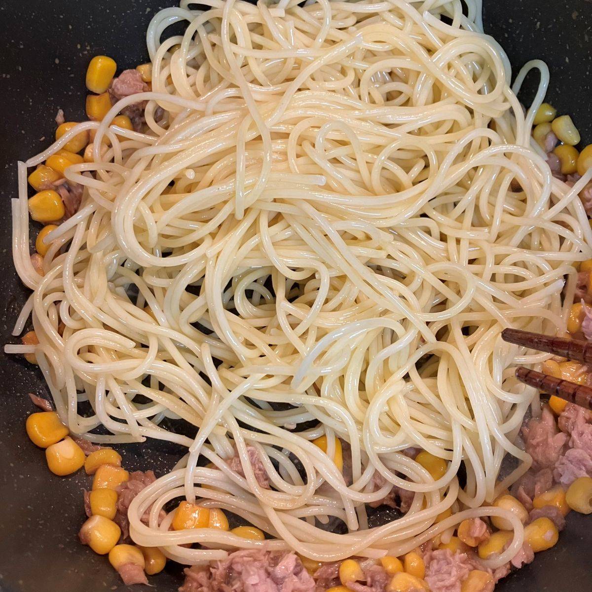 マ・マー公式の「子供も喜ぶ！ツナとコーンのバターしょうゆパスタ」のレシピ