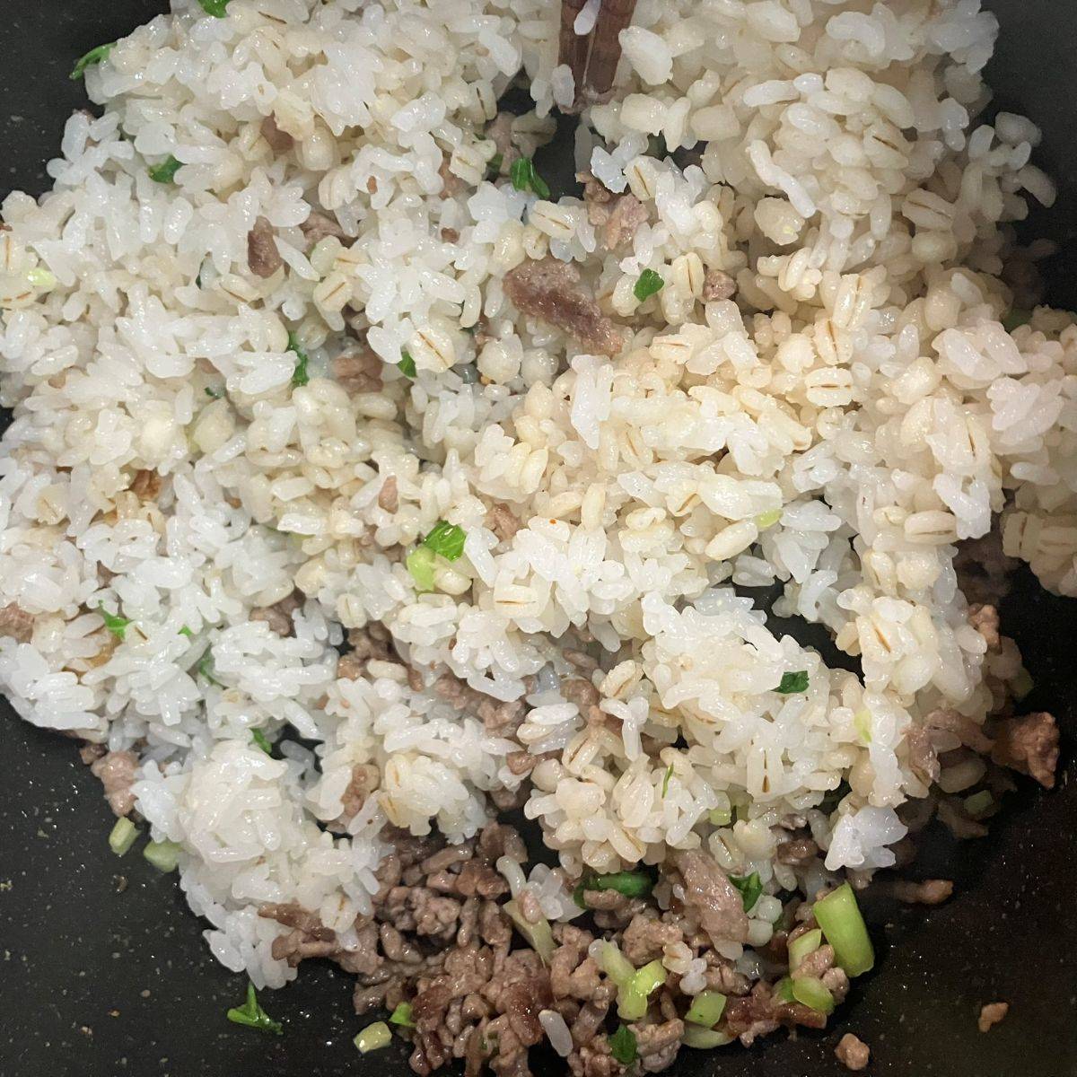 JAグループ公式の「簡単☆旨味引き立つ☆豚挽き肉と小松菜のチャーハン」のレシピ