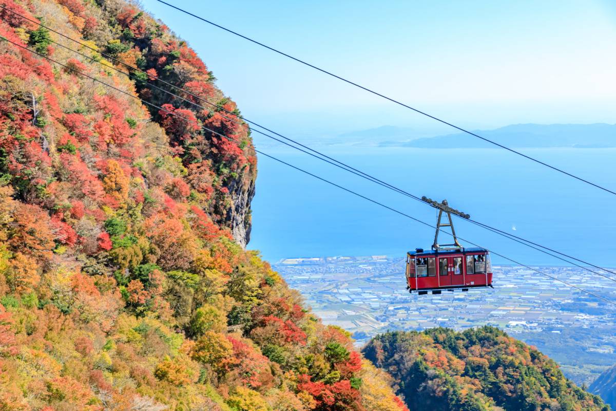 秋の雲仙岳とロープウェイ