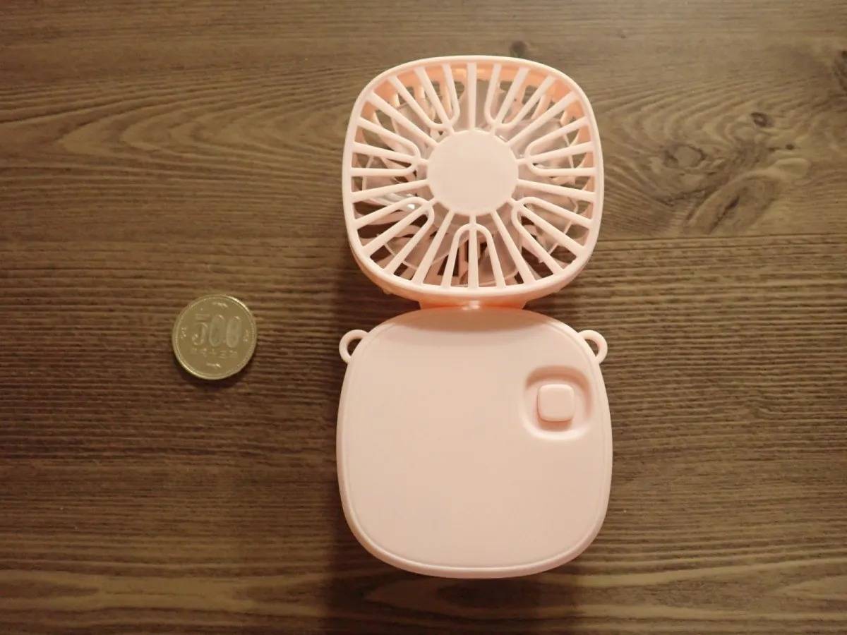 DAISO(ダイソー):扇風機(電池式、折りたたみ)