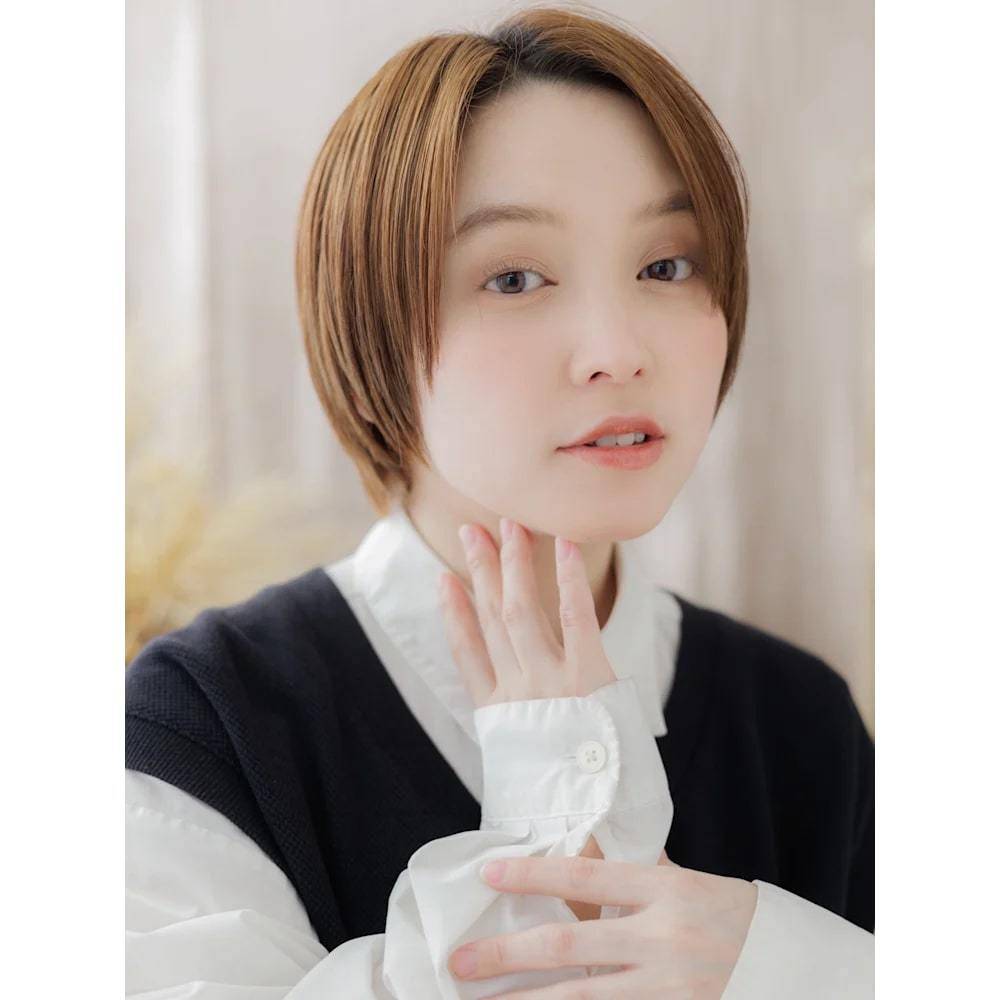 センター分けのぺたんこショート