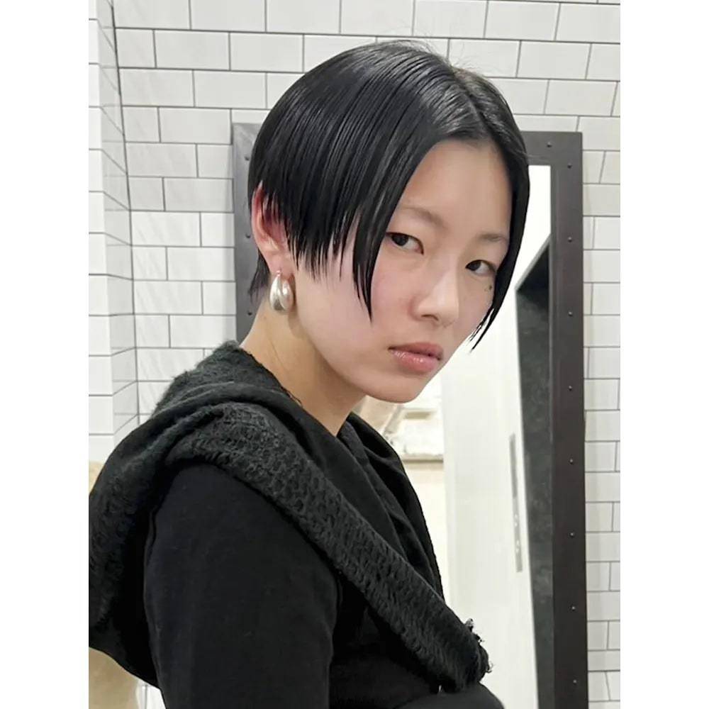 センター分けのモードショート