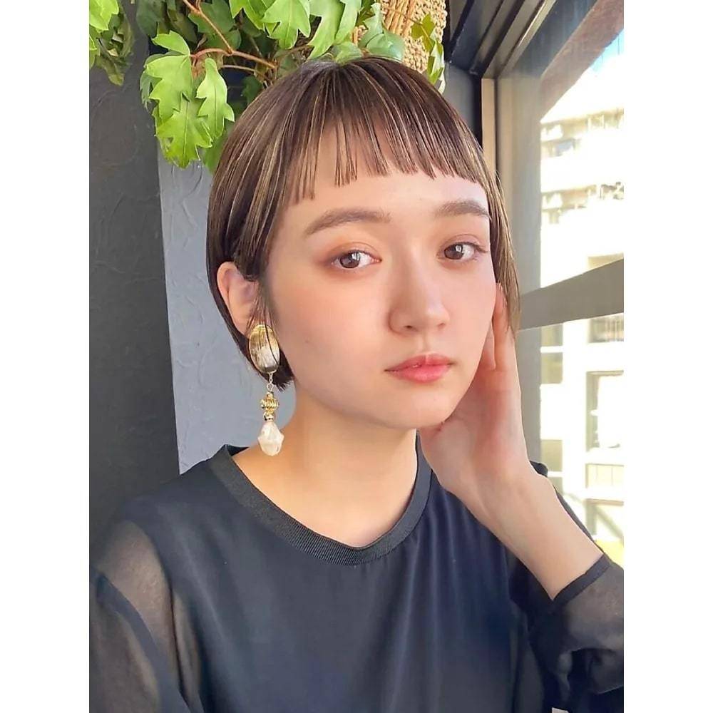 ぱっつん前髪のお洒落ショート