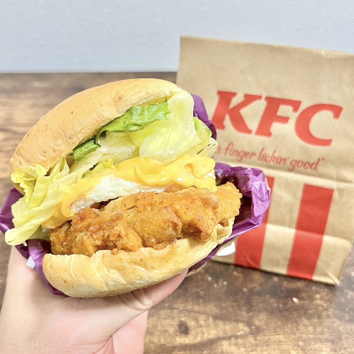 ケンタッキーの「とろ～り月見チーズフィレバーガー」