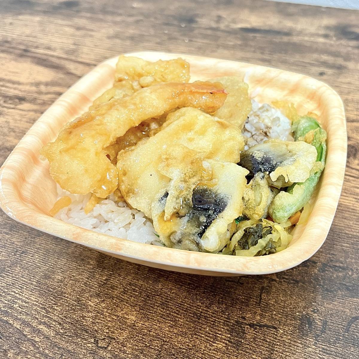 ほっともっとの「～もち麦ごはんのミニ弁当～ もちミニ 海鮮天丼」