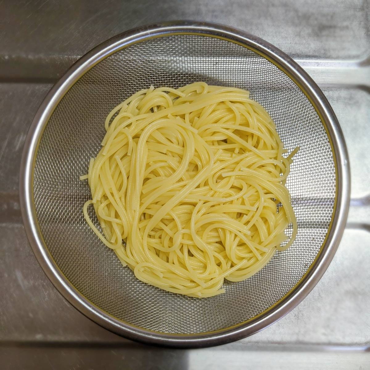 マ・マー公式の「鮭バターパスタ」のレシピ