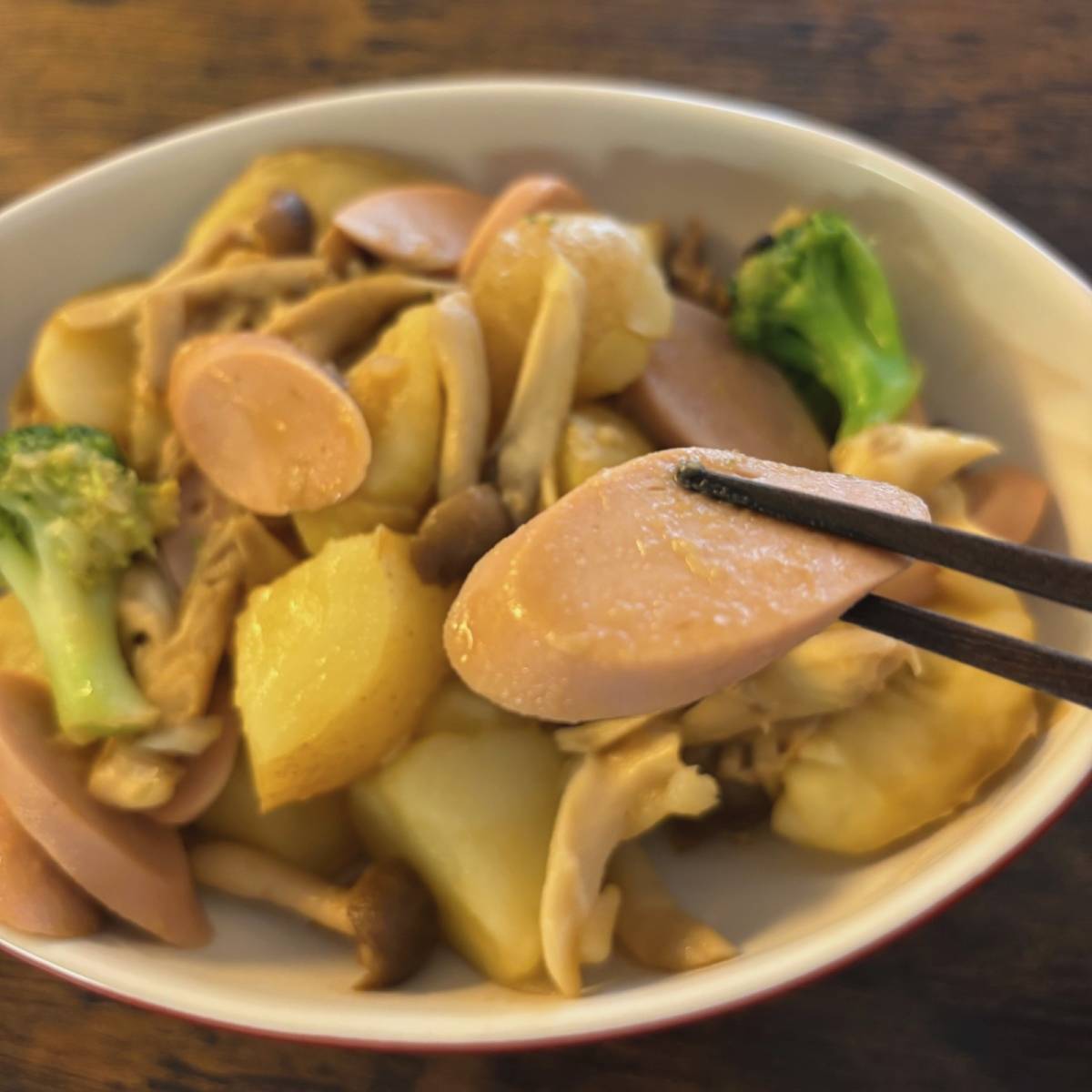 ニッスイ公式の「ブロッコリーとおさかなのソーセージの和風ジャーマンポテト」のレシピ