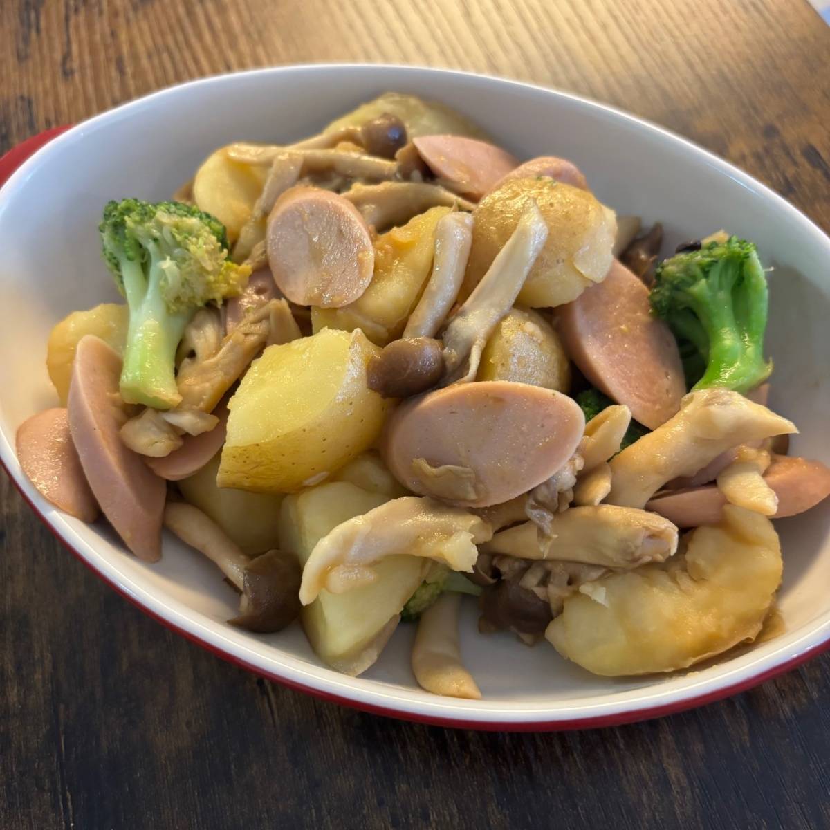 ニッスイ公式の「ブロッコリーとおさかなのソーセージの和風ジャーマンポテト」のレシピ