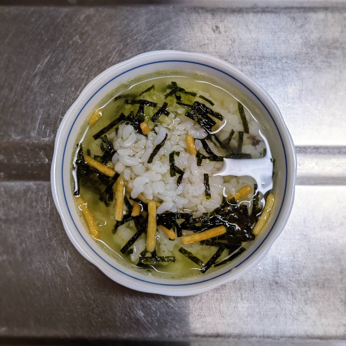 永谷園公式の「ほぐし焼鮭と枝豆のお茶づけ 〜めざまし茶づけ〜」のレシピ