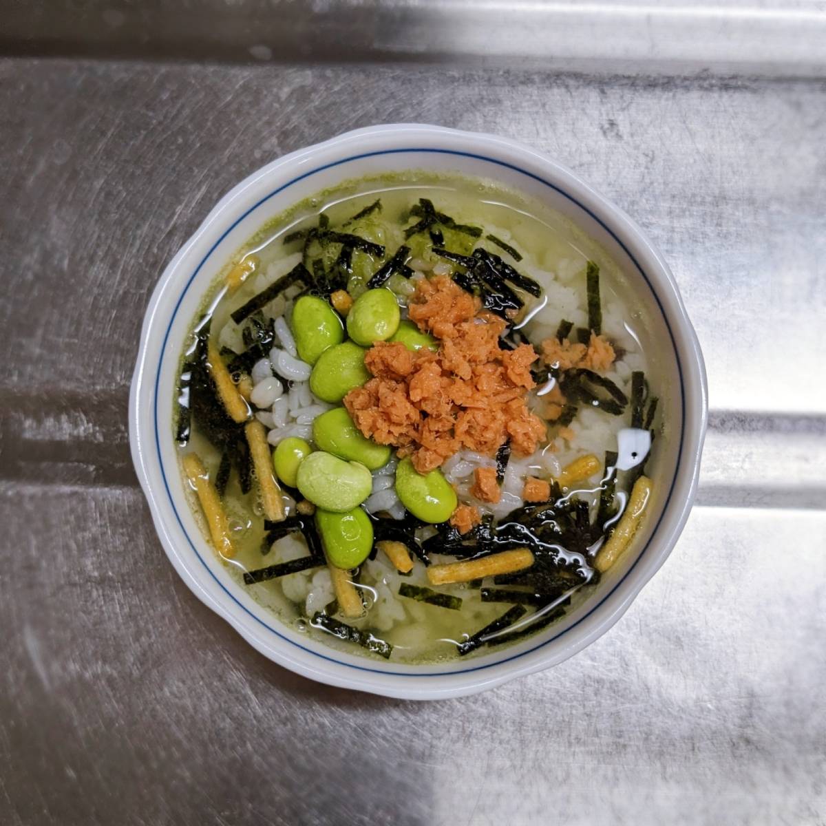 永谷園公式の「ほぐし焼鮭と枝豆のお茶づけ 〜めざまし茶づけ〜」のレシピ
