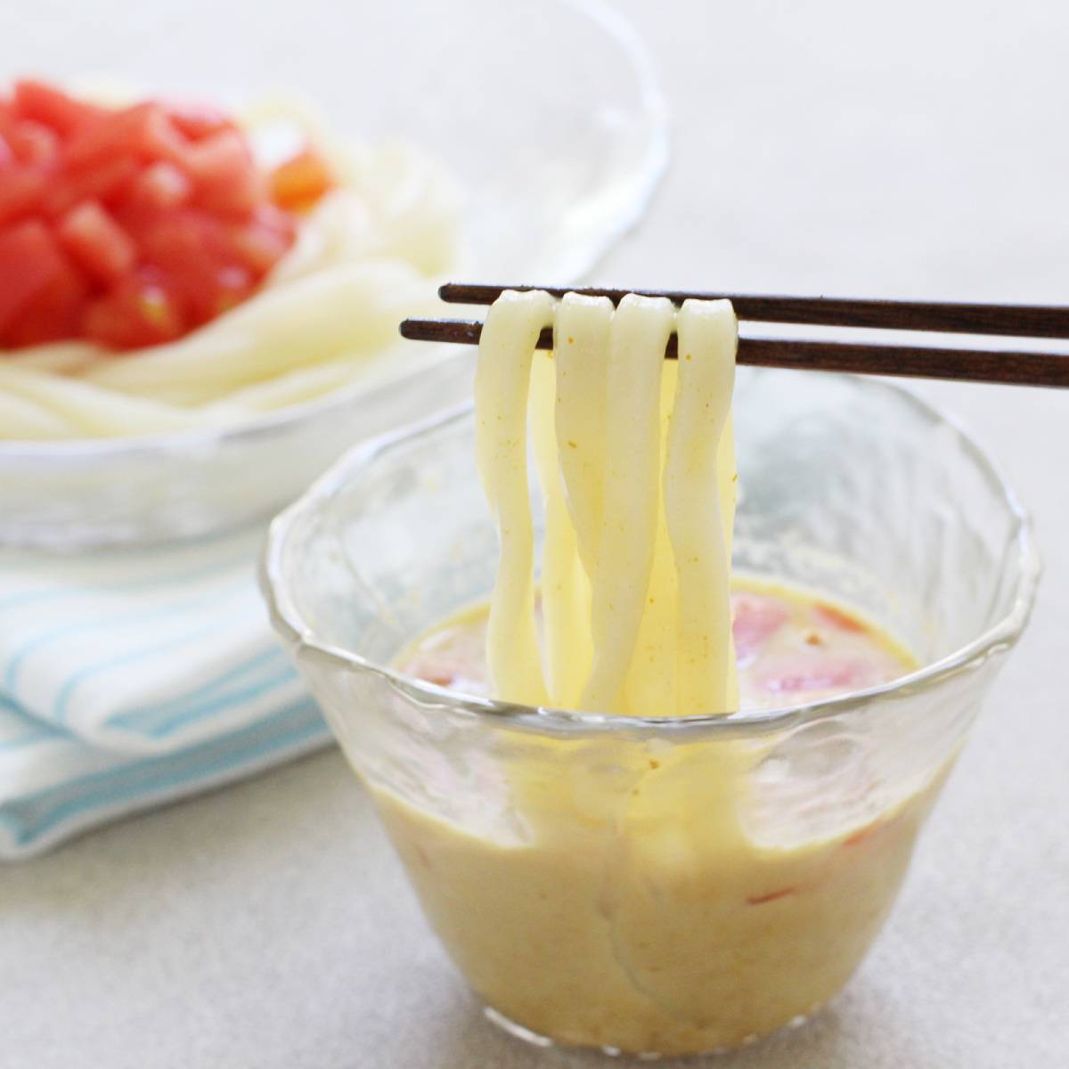 テーブルマーク公式の「冷やしマイルドカレーつけうどん」のレシピ