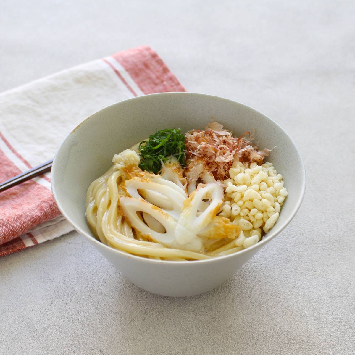 ニッスイ公式の「かま玉活ちくわうどん」のレシピ