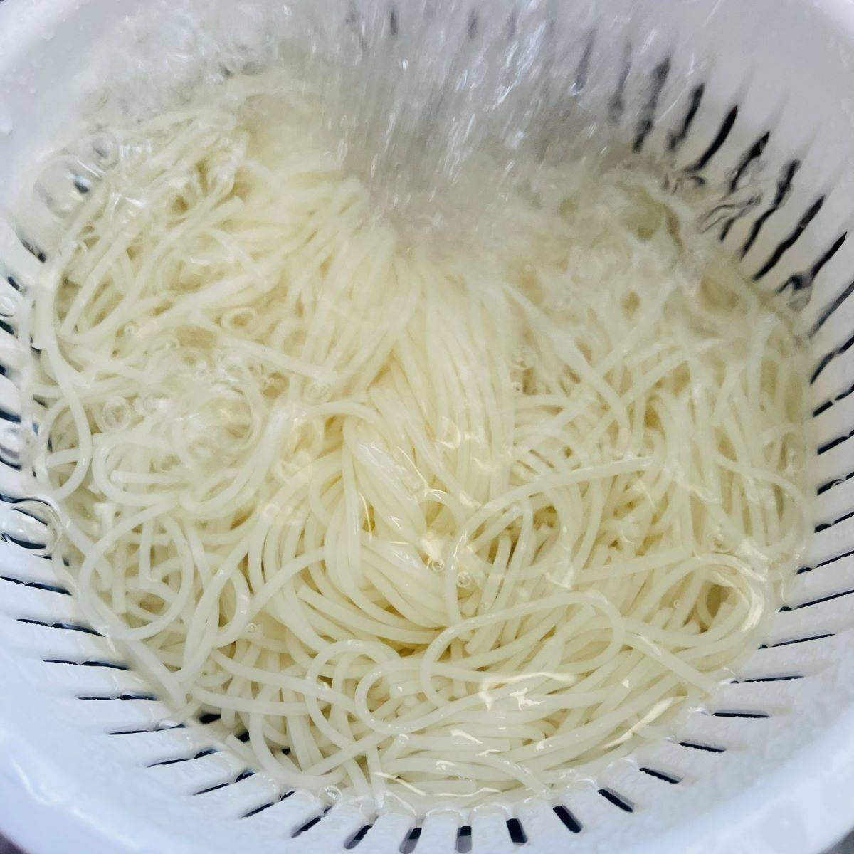 揖保乃糸公式の「冷やし鶏だしそうめん半熟たまごのせ」のレシピ