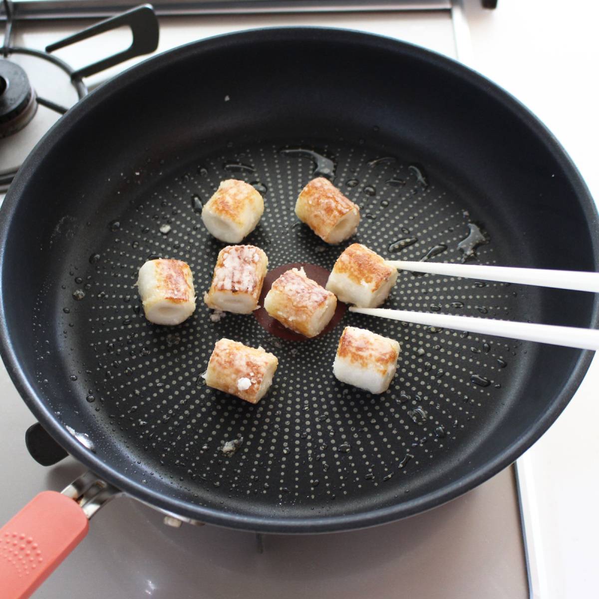 ニッスイ公式の「活ちくわのチリソース炒め」のレシピ