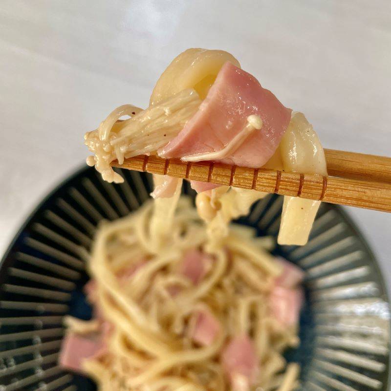 テーブルマーク公式の「えのきバターうどん」のレシピ