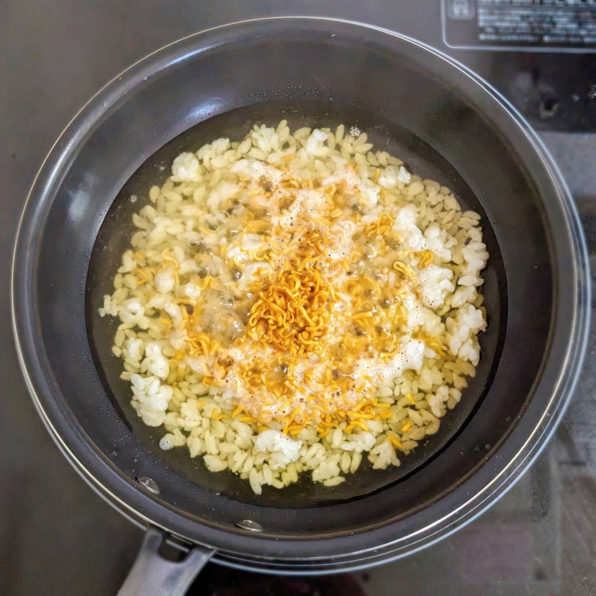 チキンラーメン公式の「神速！チキンラーメン雑炊」のレシピ