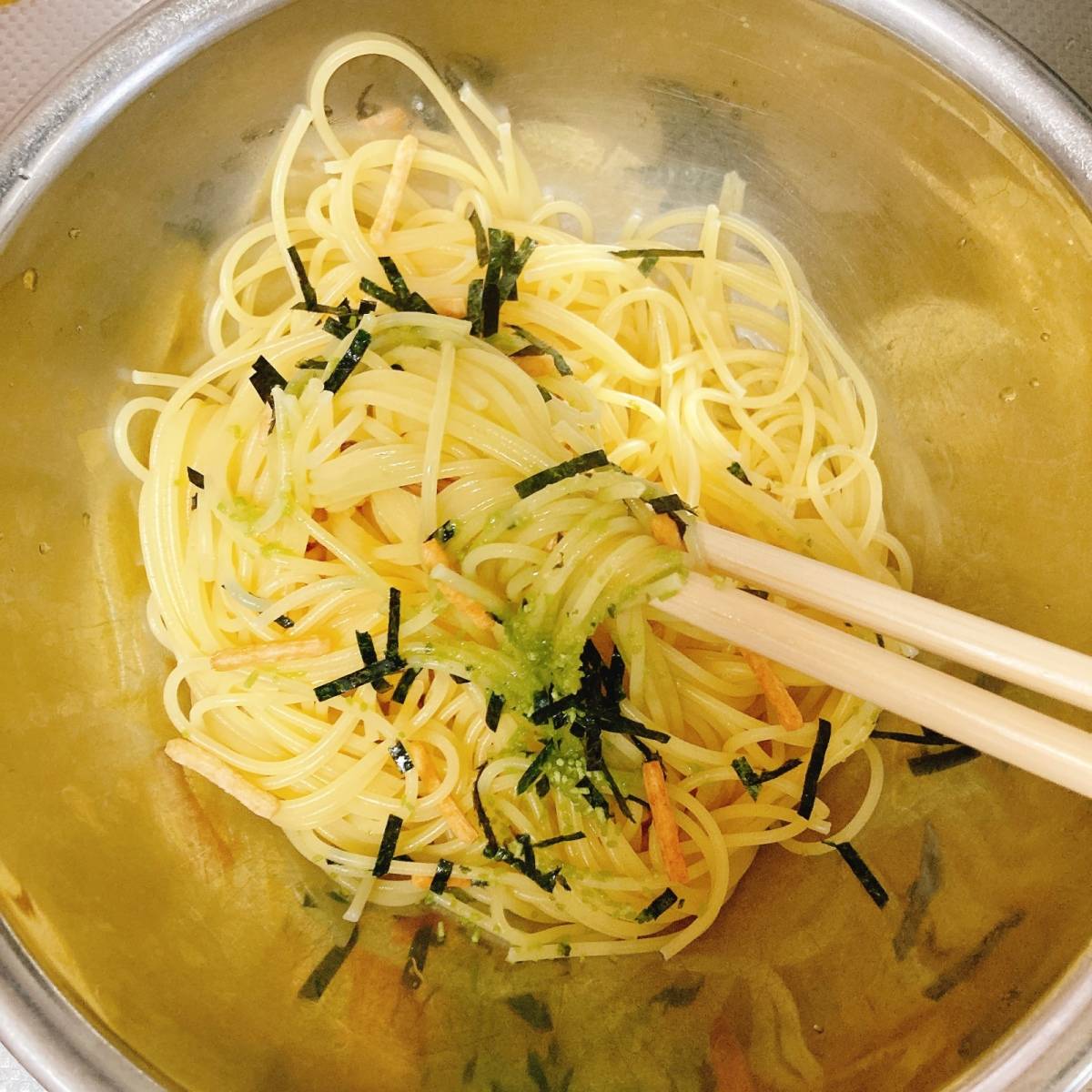永谷園公式の「お茶づけの素で簡単!梅&しそのパスタ」のレシピ