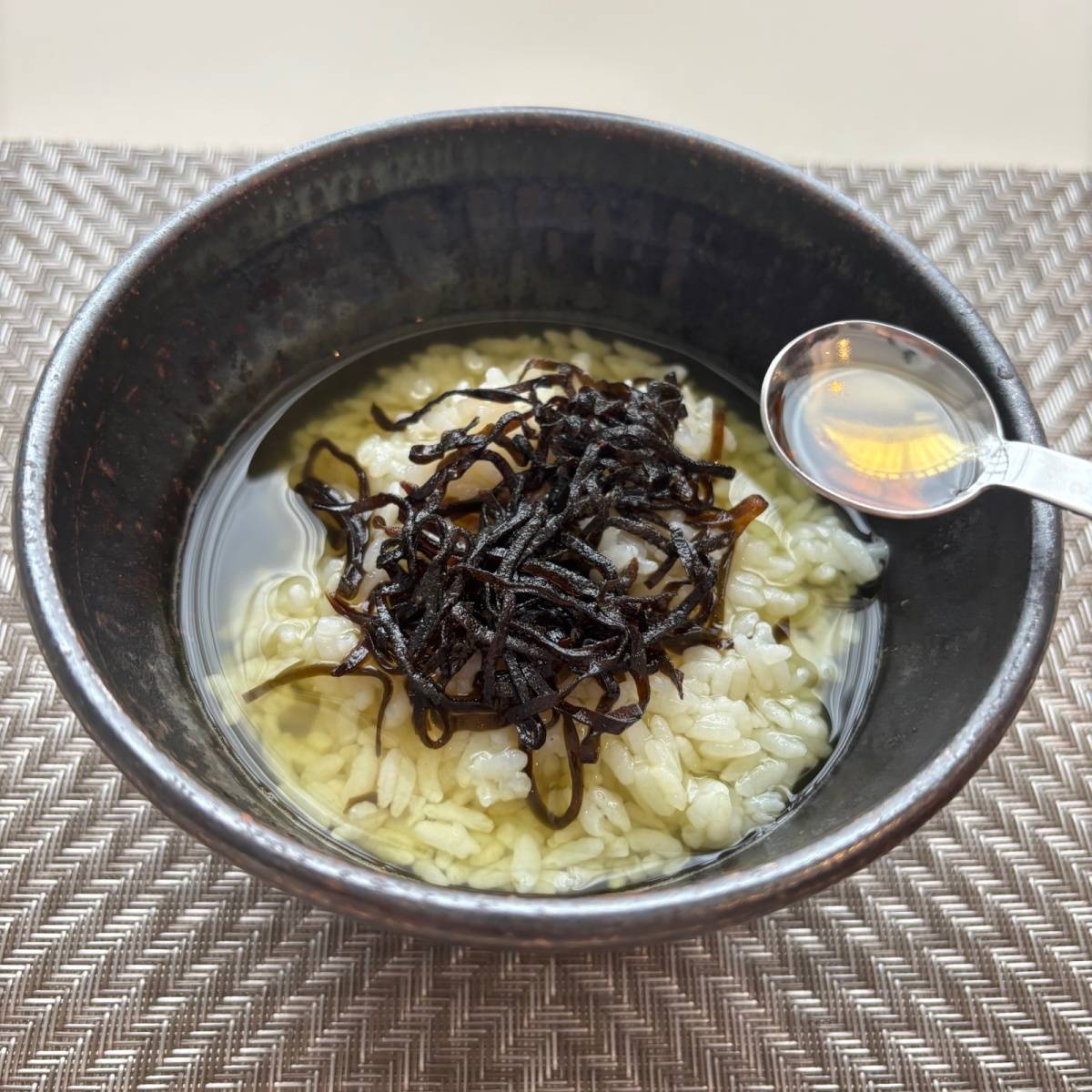 くらこん公式の「塩こんぶ茶漬け」のレシピ