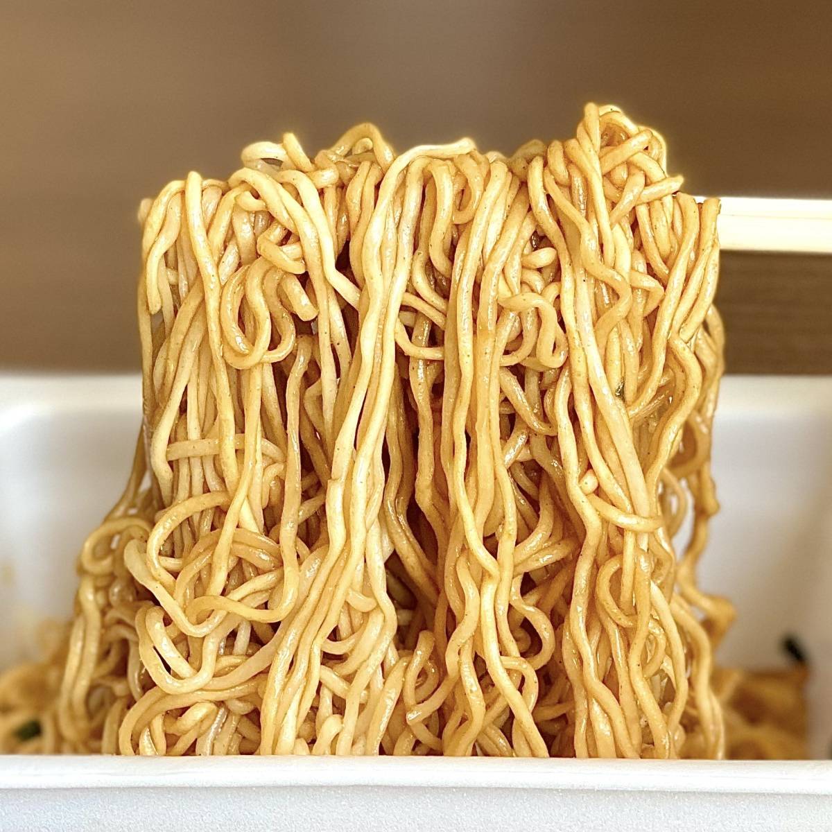 まるか食品の「ペヤング しょうゆ油そば」