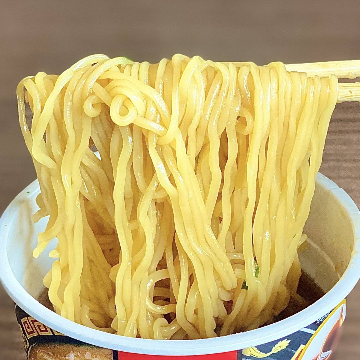 日清食品の「名店 京都無鉄砲 濃厚ド豚骨」