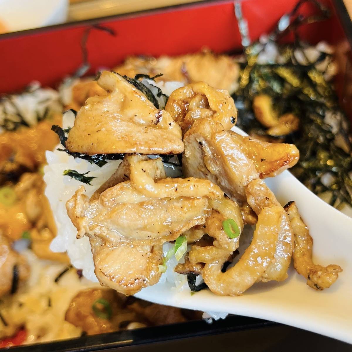 やよい軒の「〜徳島県産阿波尾鶏使用〜地鶏まぶし定食」