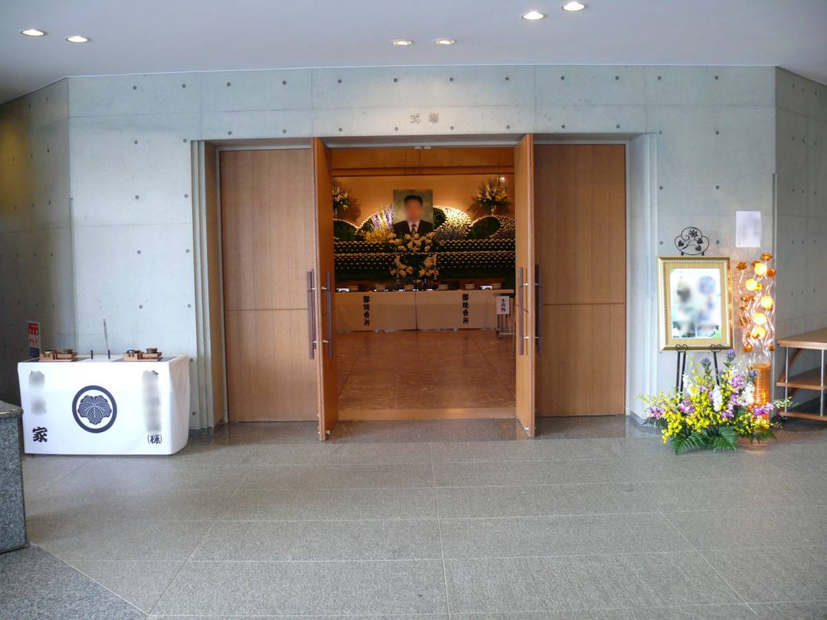 【今さら聞けない】家族葬・直葬・一般葬の違い
